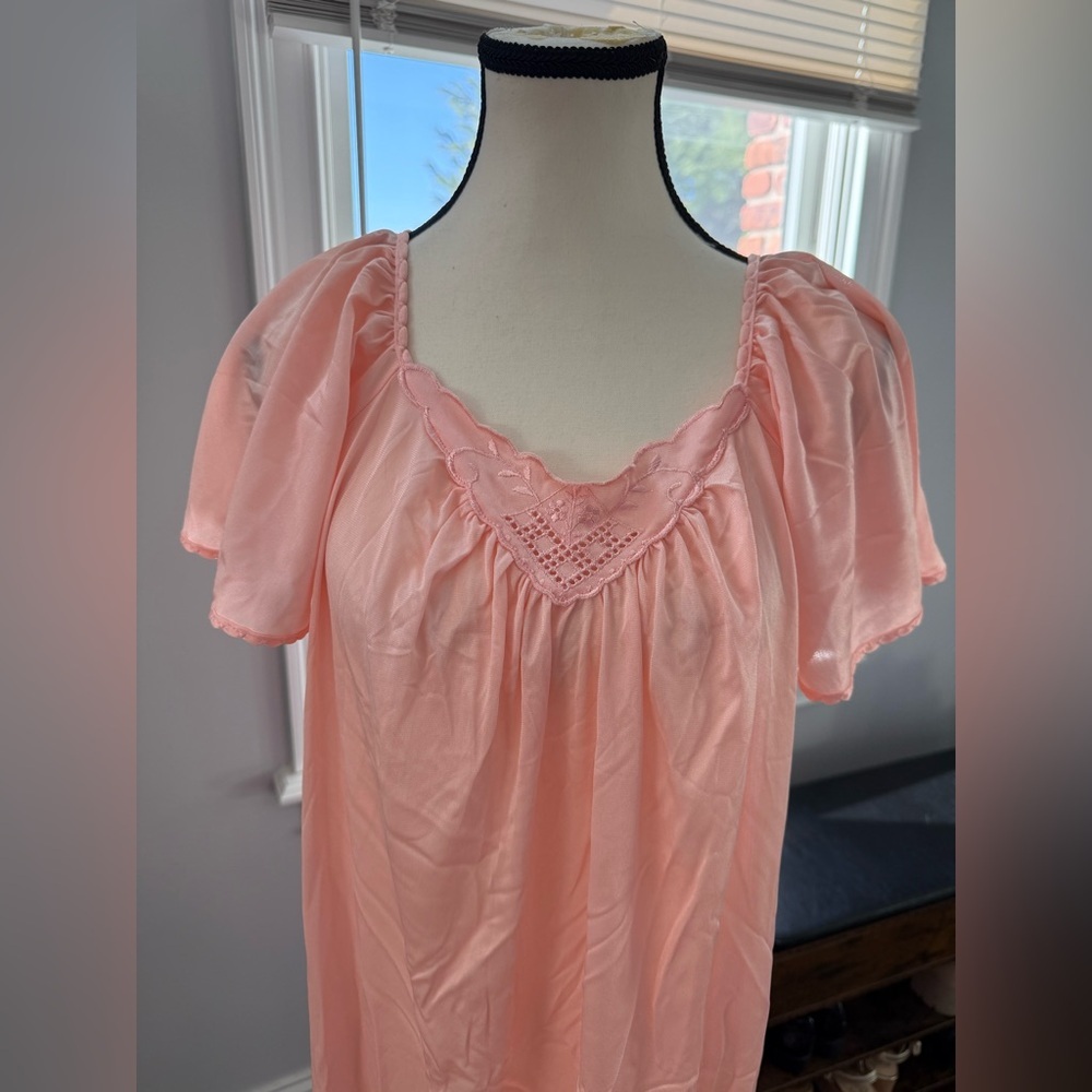 Avian Vintage  Peach Lace-Trim Short Sleeve Nightgown - Picture 2 of 8